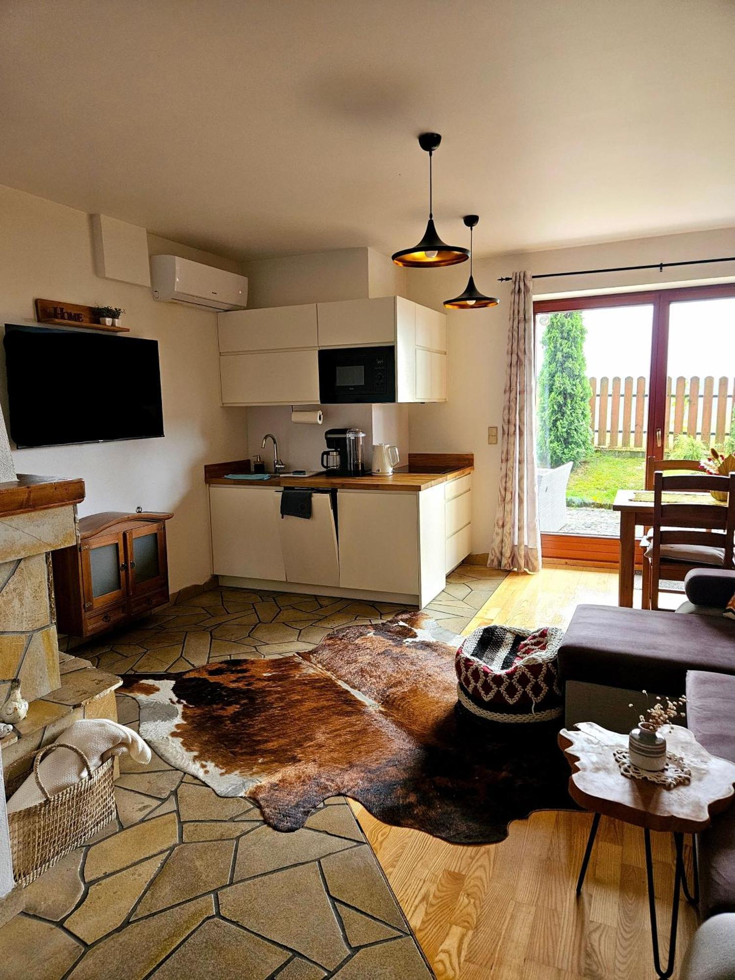 Apartament Z Widokiem Na Gory - Split Ac, Private Terrace, Private Parking กอสเชียลิสกอ ภายนอก รูปภาพ