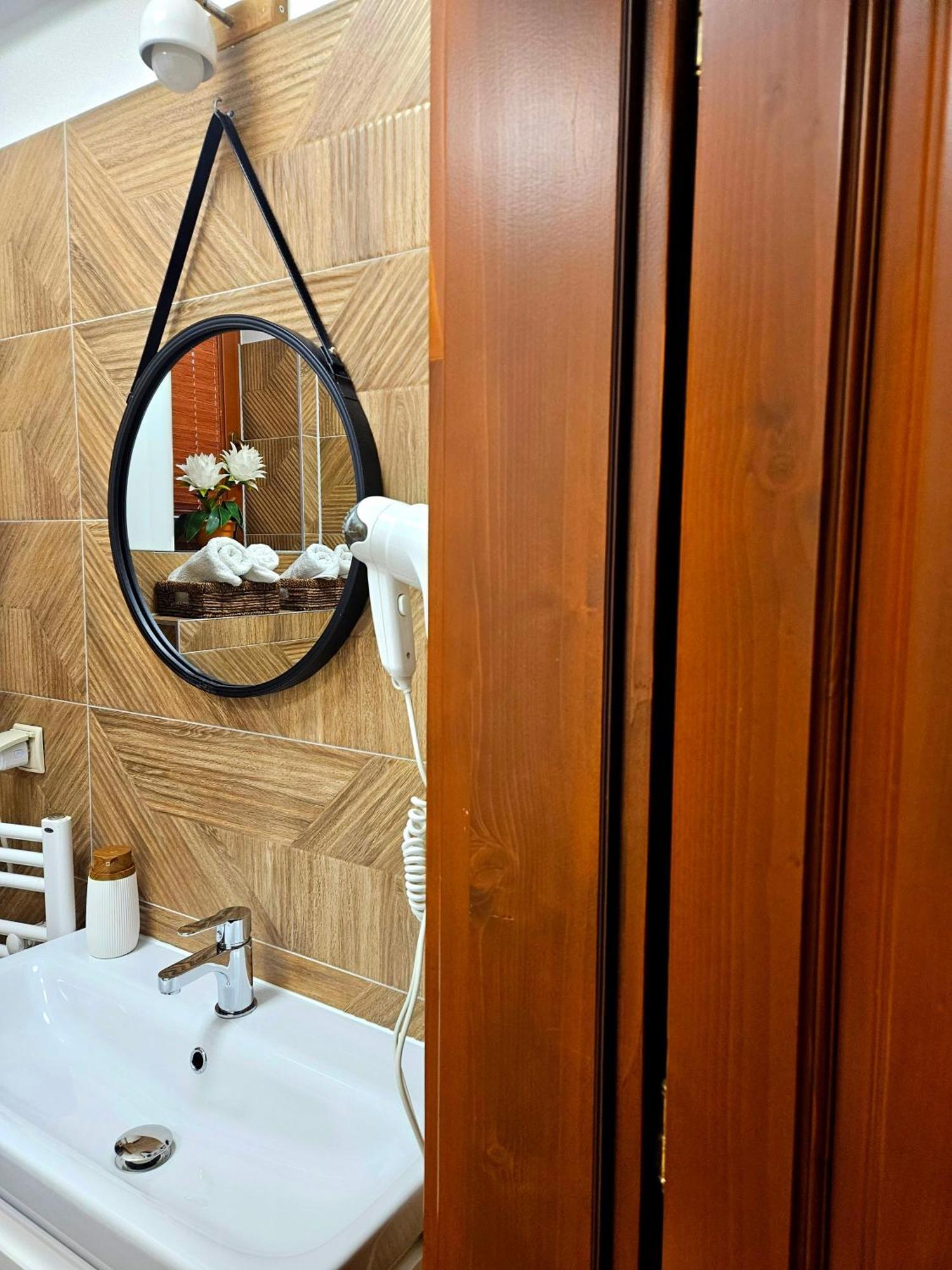 Apartament Z Widokiem Na Gory - Split Ac, Private Terrace, Private Parking กอสเชียลิสกอ ภายนอก รูปภาพ
